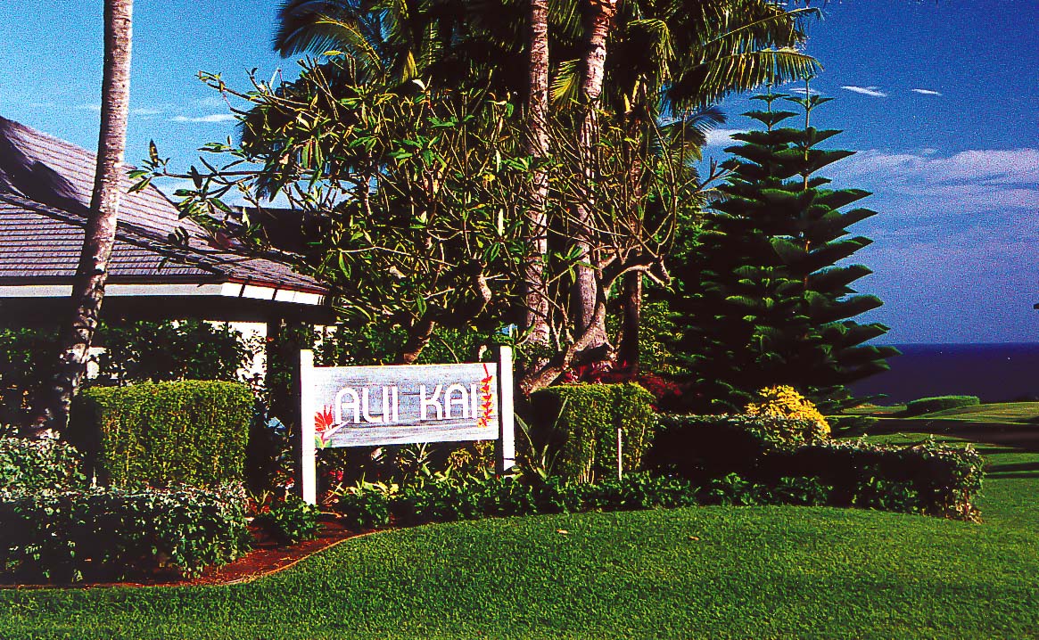The inviting resort entrance at VRI's Alii Kai Resort in Hawaii